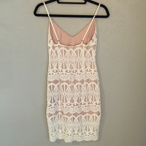 Aakaa White Lace Midi Dress - Picture 2 of 4